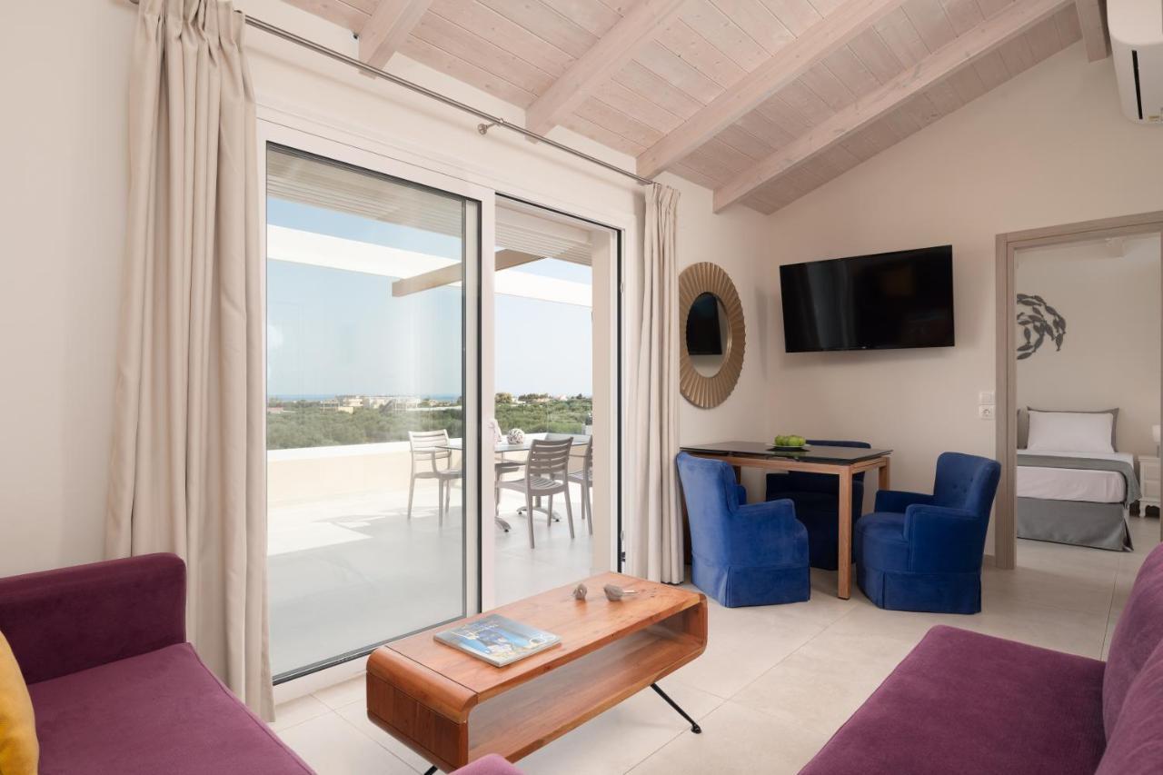 Alba Bianca Villa, Family Retreat With Heated Pool By Thinkvilla خيرسونِسوس المظهر الخارجي الصورة
