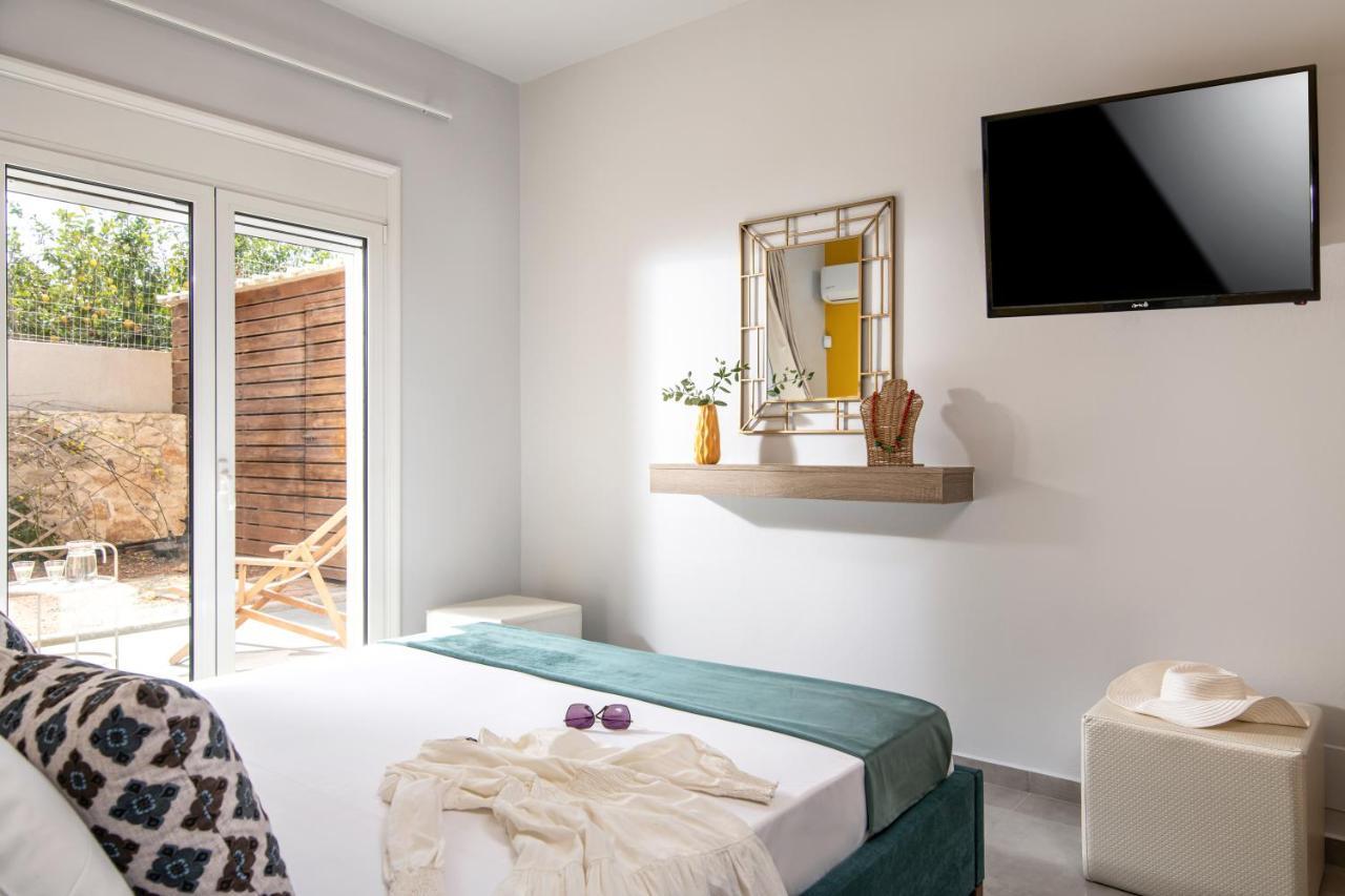 Alba Bianca Villa, Family Retreat With Heated Pool By Thinkvilla خيرسونِسوس المظهر الخارجي الصورة