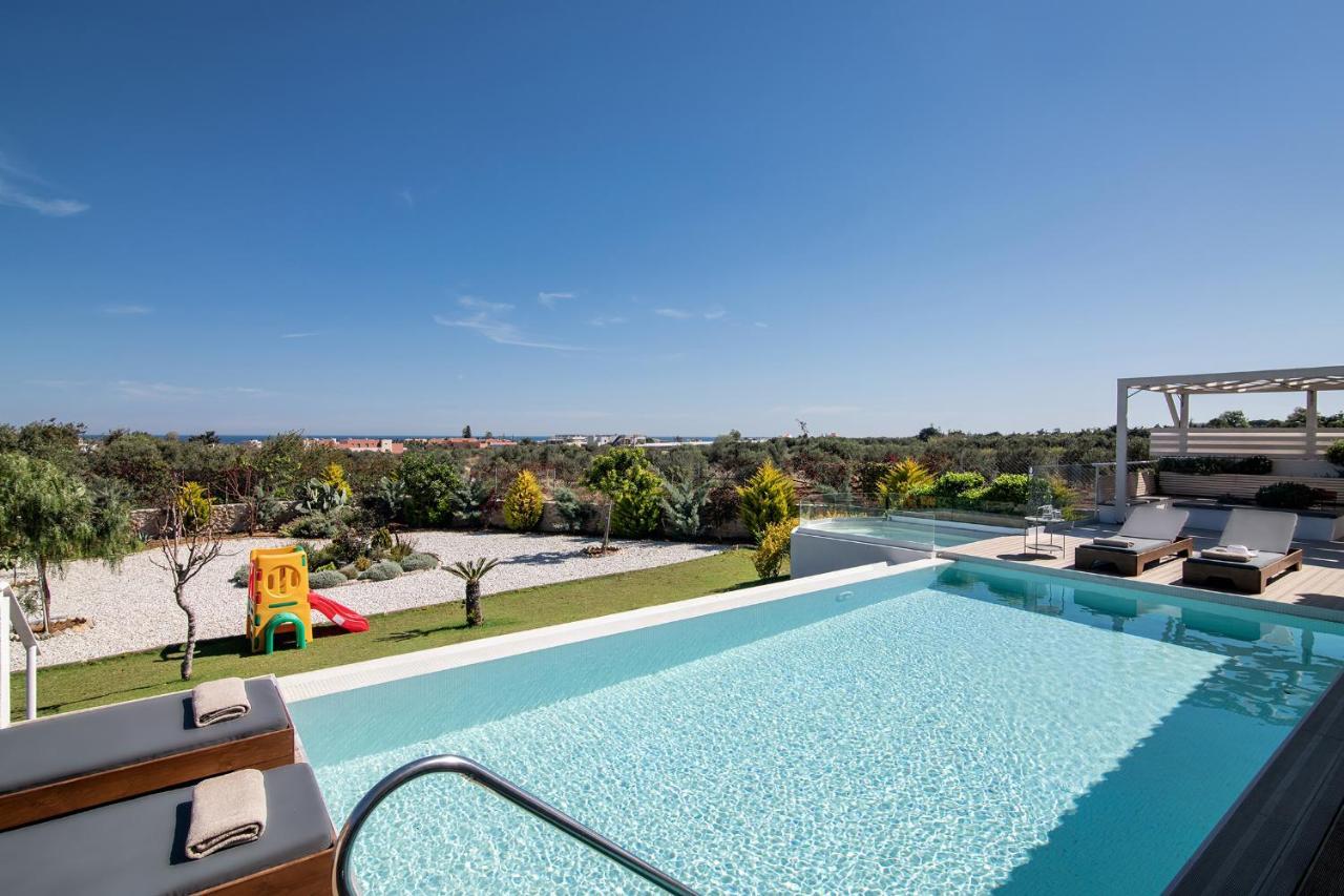 Alba Bianca Villa, Family Retreat With Heated Pool By Thinkvilla خيرسونِسوس المظهر الخارجي الصورة