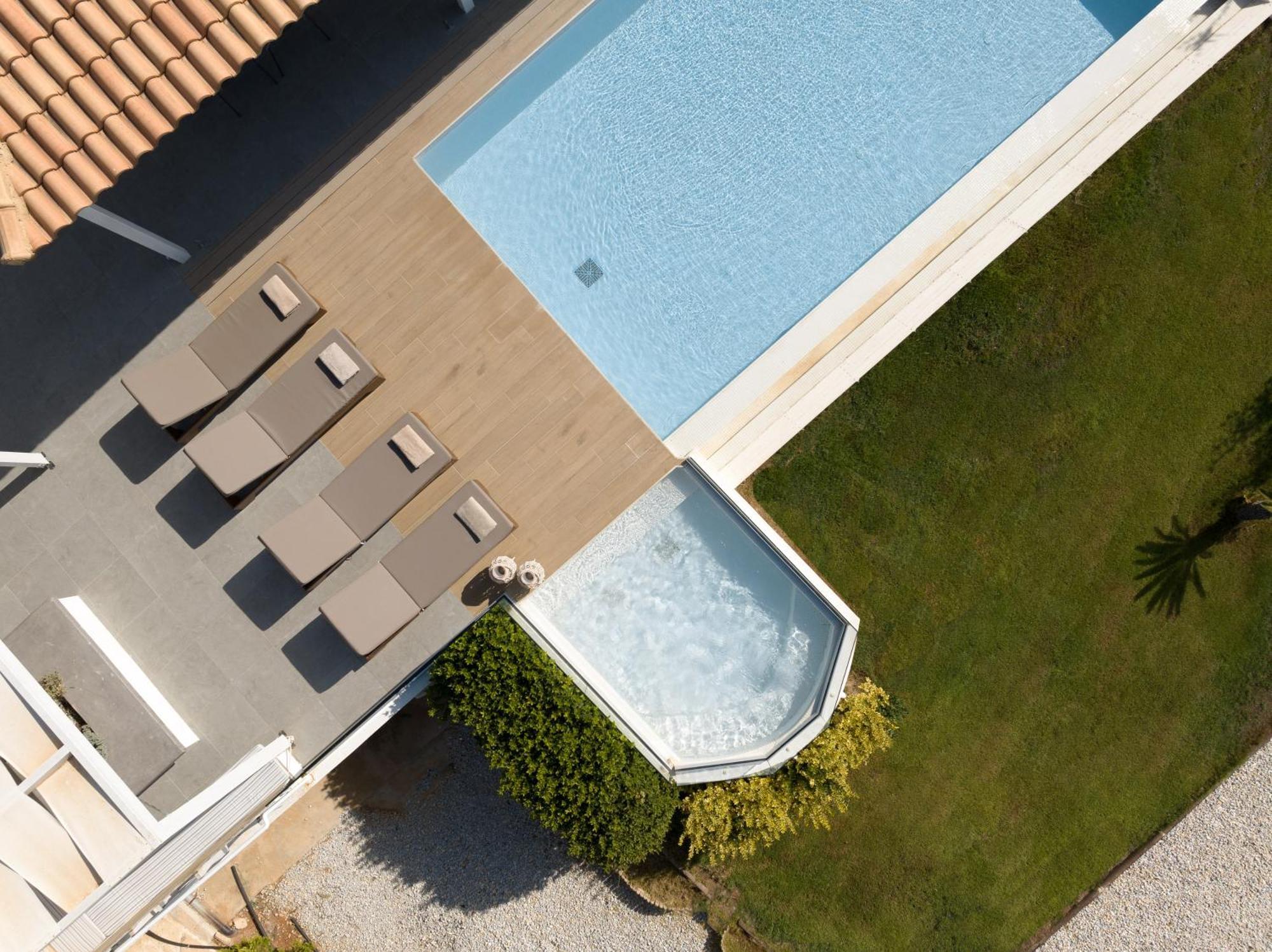 Alba Bianca Villa, Family Retreat With Heated Pool By Thinkvilla خيرسونِسوس المظهر الخارجي الصورة