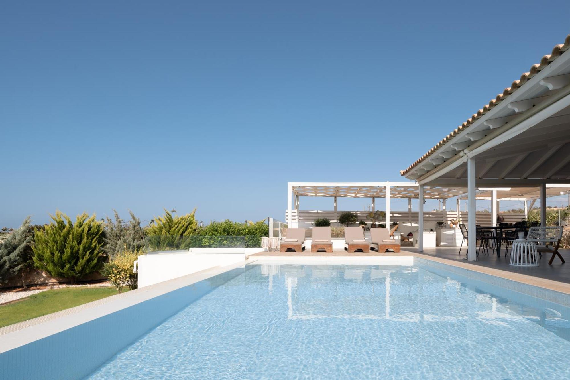 Alba Bianca Villa, Family Retreat With Heated Pool By Thinkvilla خيرسونِسوس المظهر الخارجي الصورة