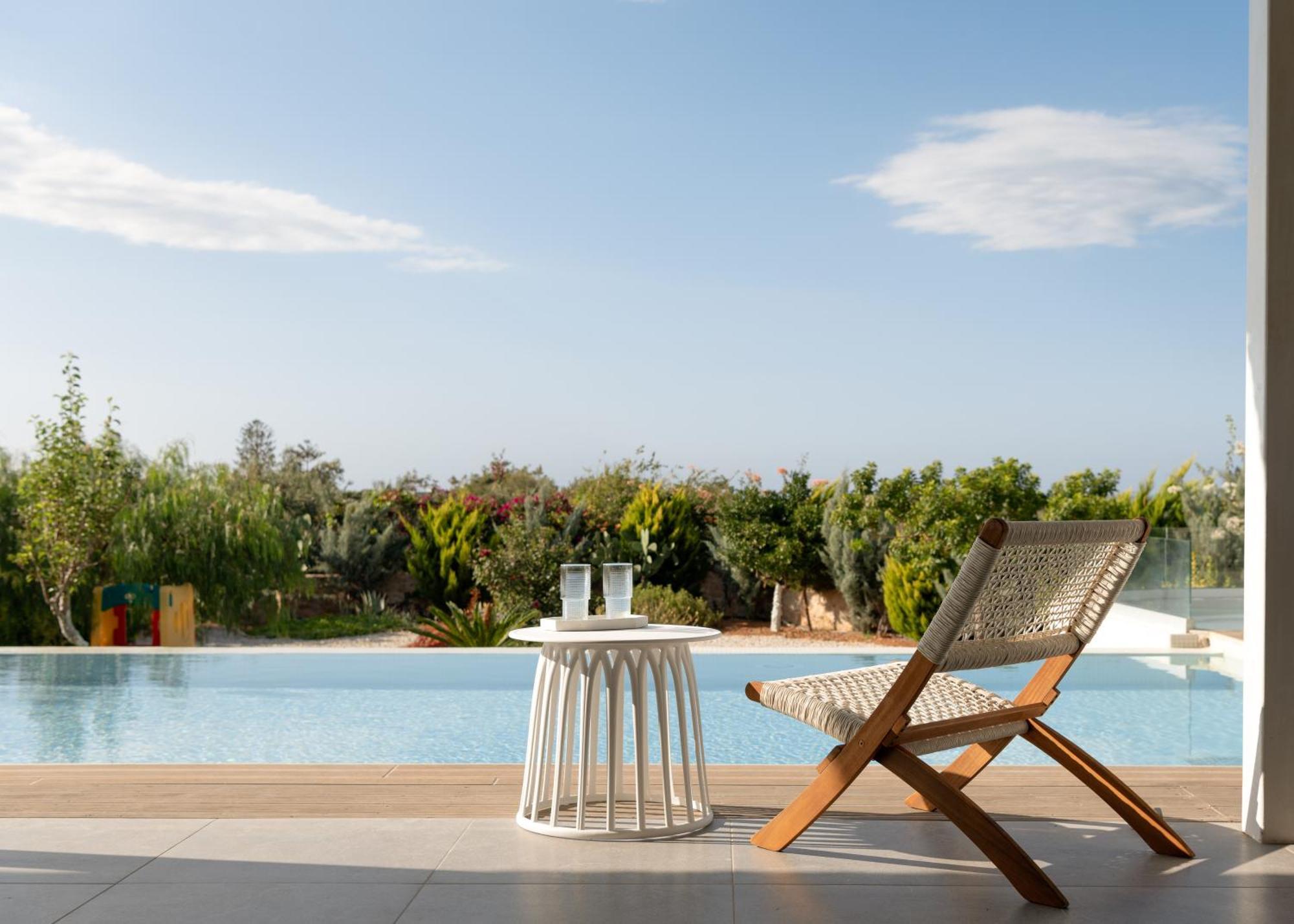Alba Bianca Villa, Family Retreat With Heated Pool By Thinkvilla خيرسونِسوس المظهر الخارجي الصورة