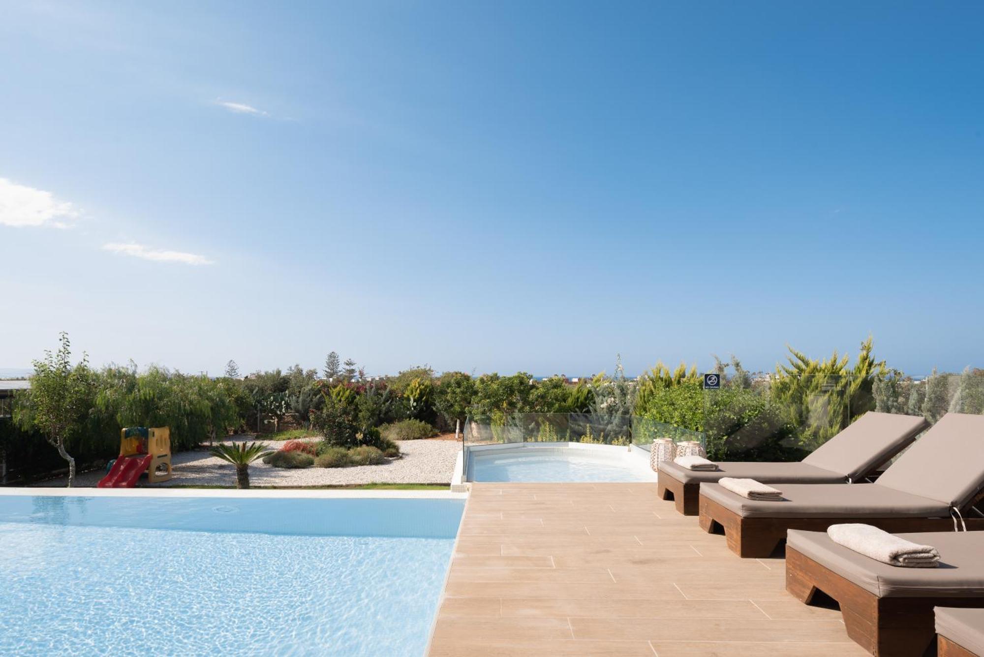 Alba Bianca Villa, Family Retreat With Heated Pool By Thinkvilla خيرسونِسوس المظهر الخارجي الصورة